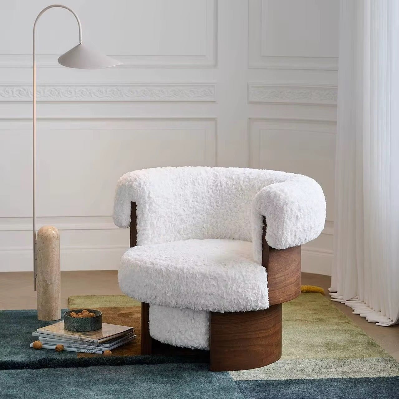 Fauteuil design en bois et tissu bouclette - Bohaé Paris