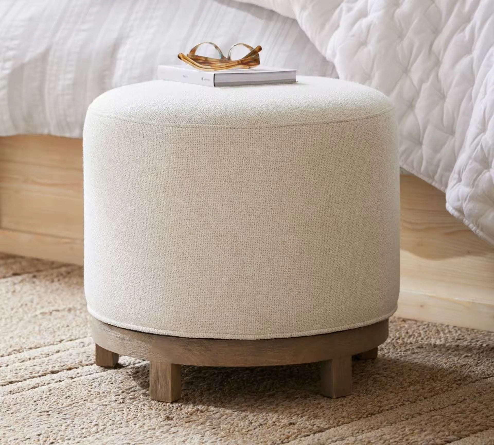Pouf rond en tissu et base bois massif - Bohaé Paris